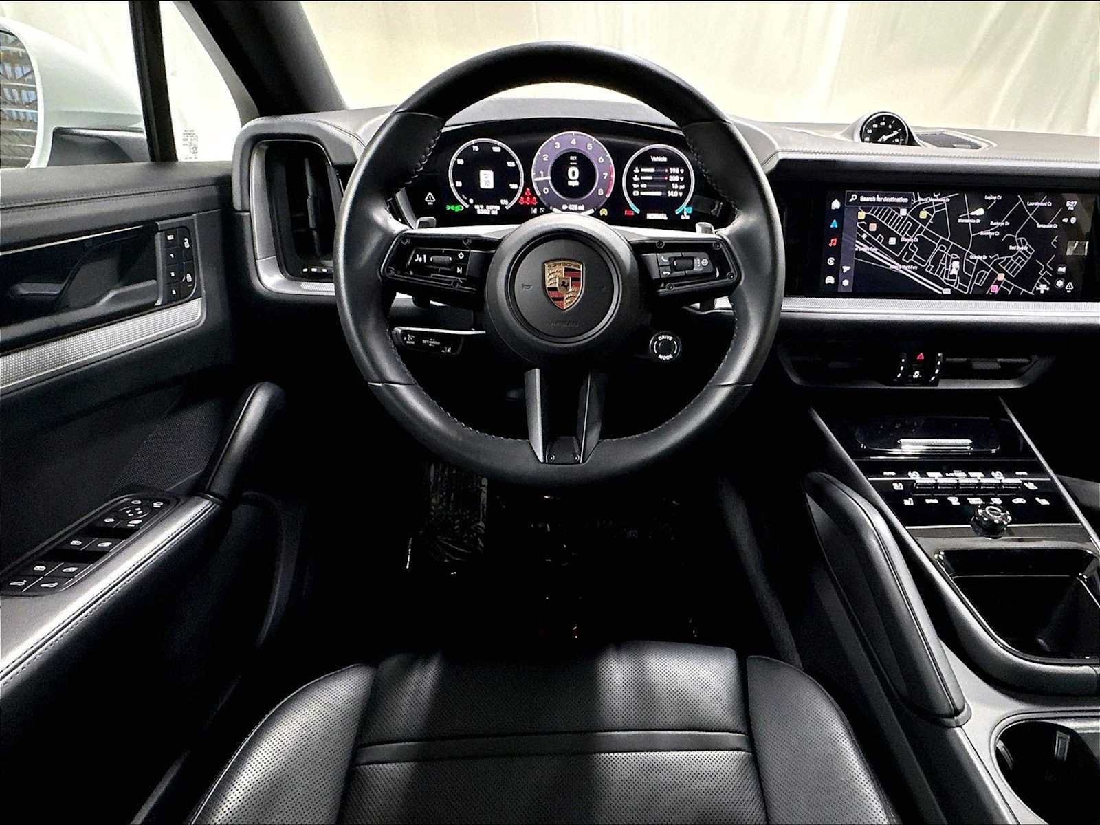 Used 2025 Porsche Cayenne Coupe AWD/4WD image 15