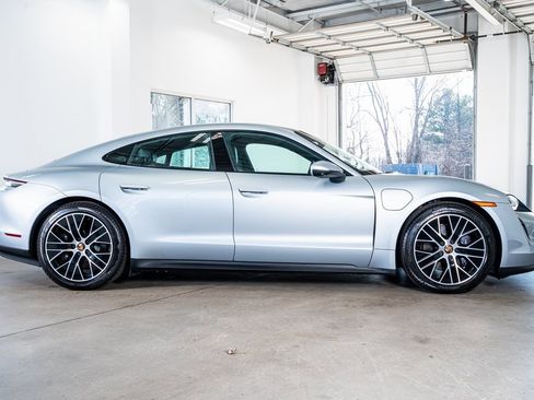 Used 2024 Porsche Taycan image 5