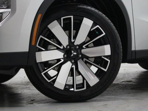 New 2025 Mitsubishi Outlander SE image 3