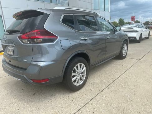 Used 2020 Nissan Rogue SV FWD image 2