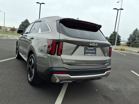 Certified 2025 Kia Sorento EX image 2