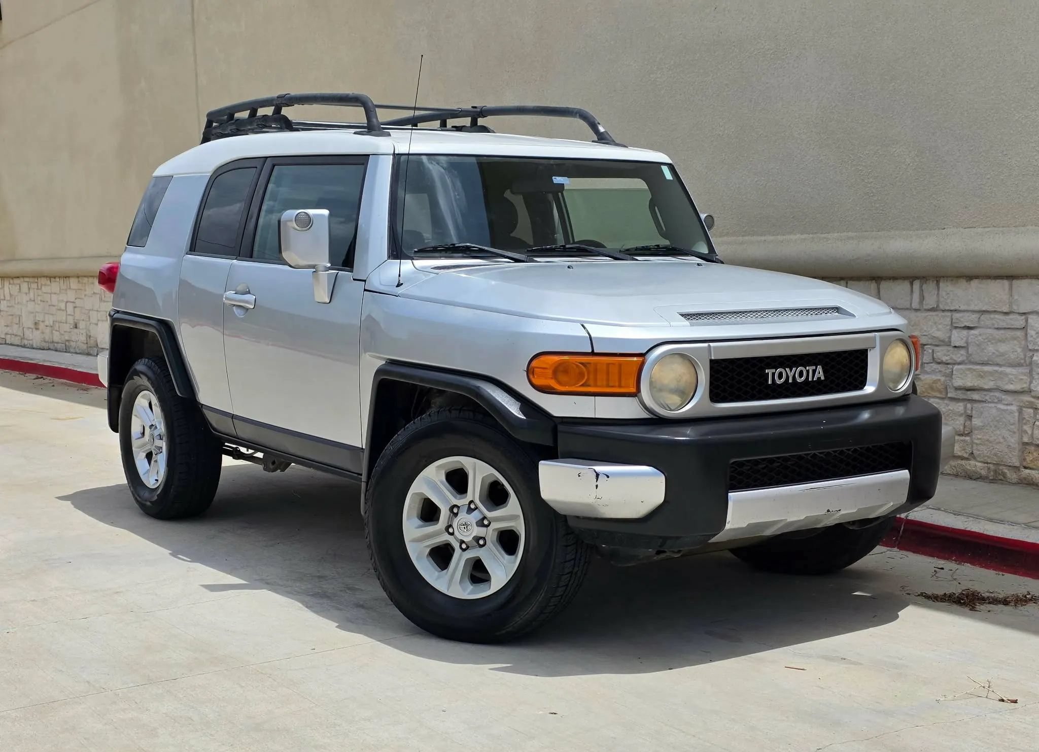 Used 2007 Toyota FJ Cruiser 2WD w/ Convenience Pkg image 1