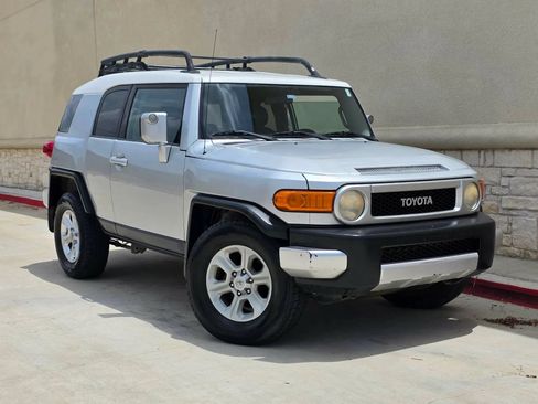 Used 2007 Toyota FJ Cruiser 2WD image 1
