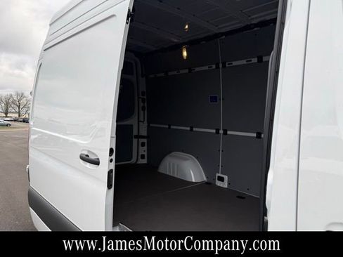 Used 2025 Mercedes-Benz Sprinter 2500 image 12