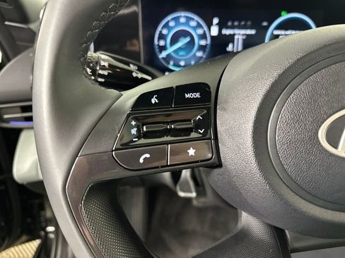 Certified 2025 Hyundai Elantra Limited image 45