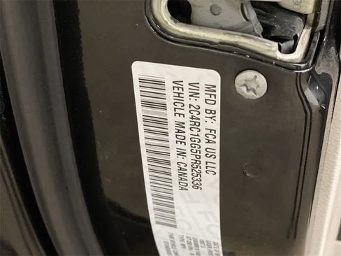 Used 2023 Chrysler Pacifica Limited image 30