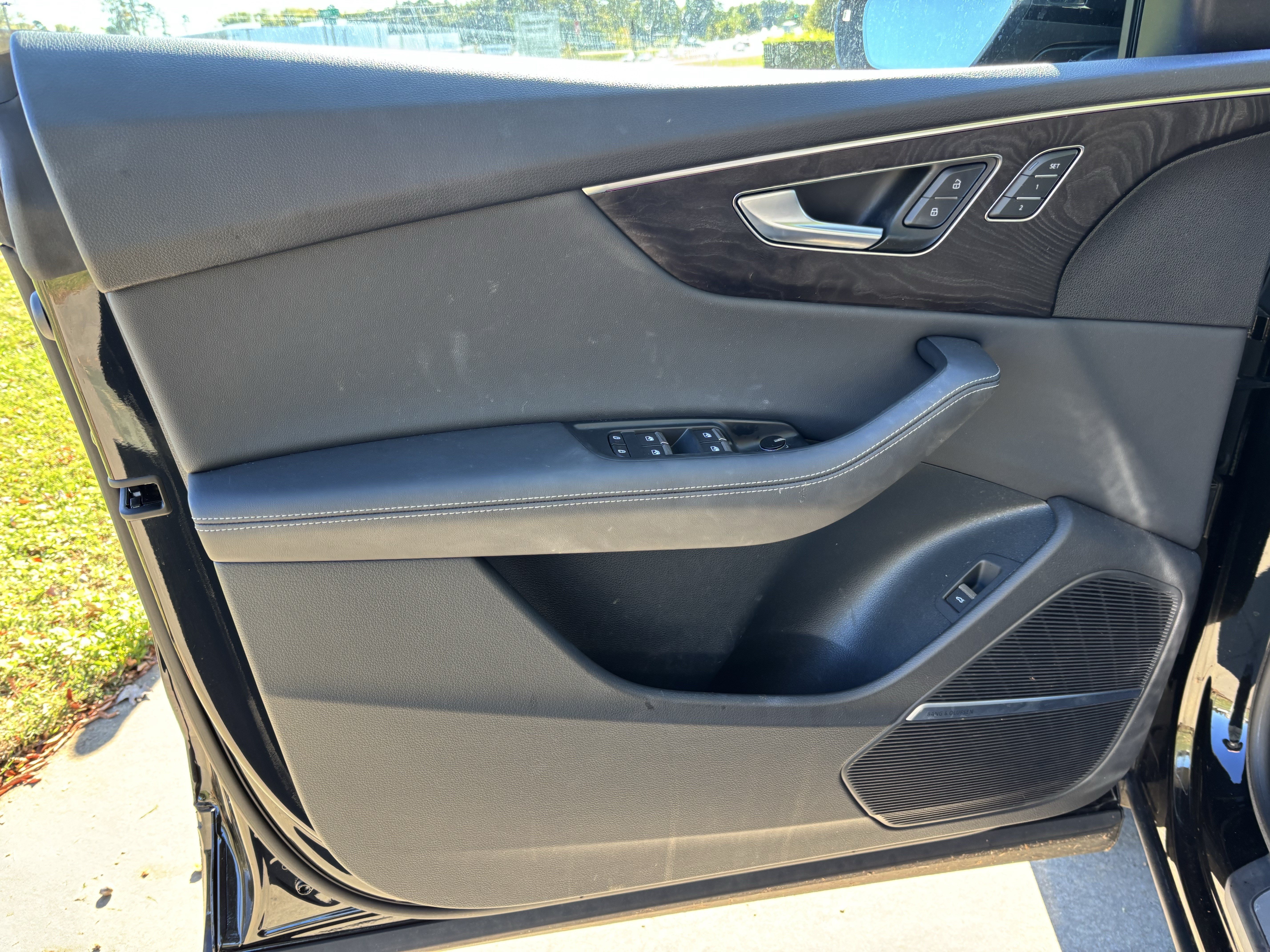 Used 2023 Audi Q8 Premium Plus w/ Premium Plus Package AWD/4WD image 15