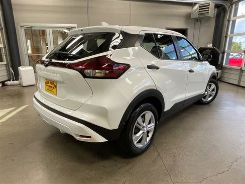 Used 2022 Nissan Kicks S image 5