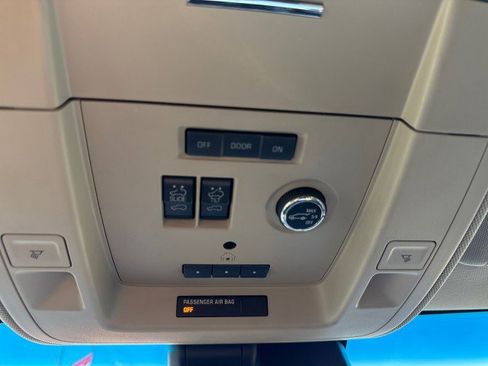 Used 2018 Chevrolet Tahoe Premier image 30