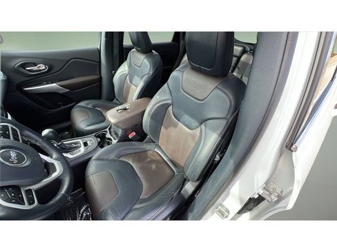 Used 2018 Jeep Cherokee Limited w/ Trailer Tow Group image 24