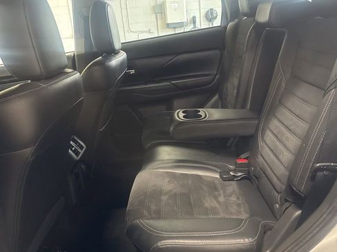 Used 2020 Mitsubishi Outlander LE image 6