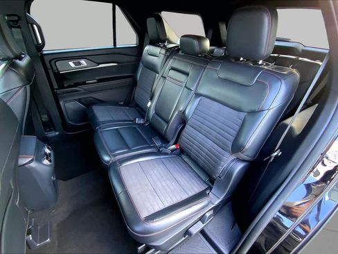 Used 2025 Ford Explorer ST-Line w/ ST-Line Street Pack AWD/4WD image 21