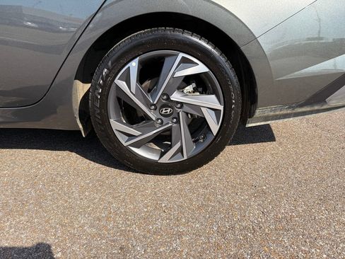 Used 2024 Hyundai Elantra Limited FWD image 13