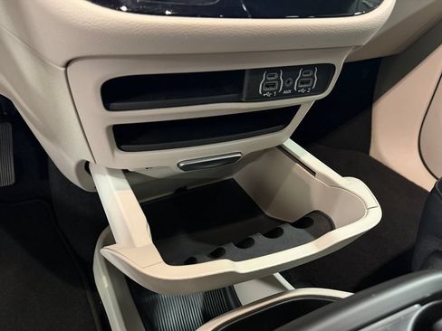 Used 2024 Chrysler Pacifica Touring-L FWD image 36