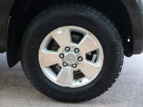 Used 2006 Toyota 4Runner SR5 AWD/4WD image 40
