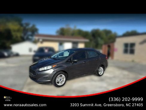 Used 2018 Ford Fiesta SE FWD image 1