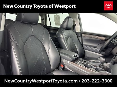 Used 2021 Toyota Highlander Platinum image 26