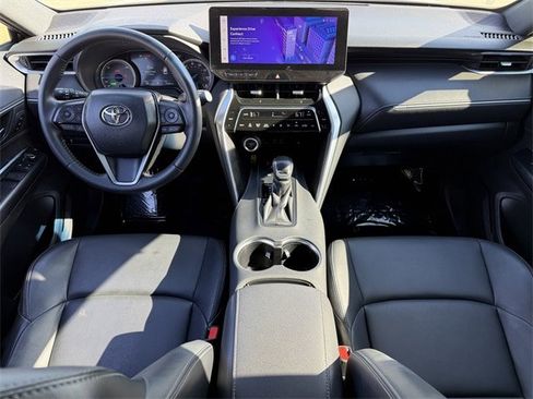 Certified 2024 Toyota Venza XLE image 11