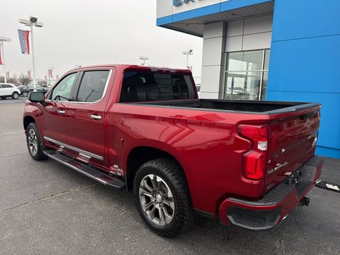 Used 2023 Chevrolet Silverado 1500 High Country w/ Z71 Off-Road Package AWD/4WD image 8