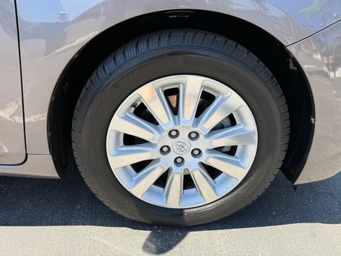 Used 2015 Toyota Sienna Limited FWD image 32