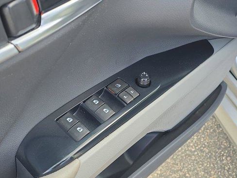 Used 2018 Toyota Camry LE image 17