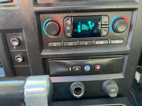 Used 2005 HUMMER H2 Base w/ Preferred Equipment Group image 35