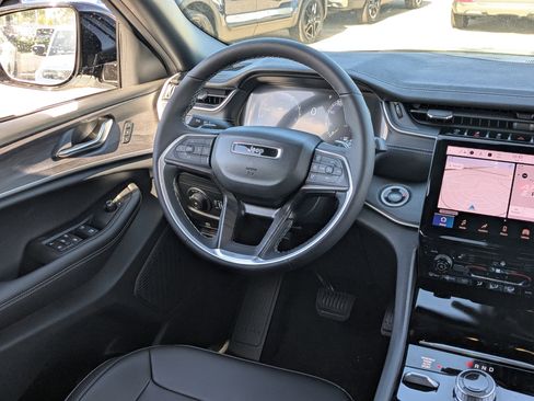 New 2025 Jeep Grand Cherokee L Limited image 11