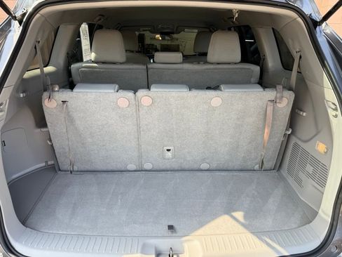 Used 2018 Toyota Highlander LE image 16