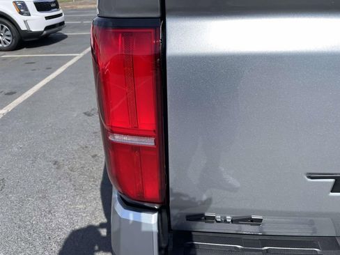 Used 2025 Toyota Tacoma TRD Sport image 18