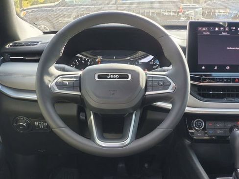 Used 2024 Jeep Compass Limited image 28