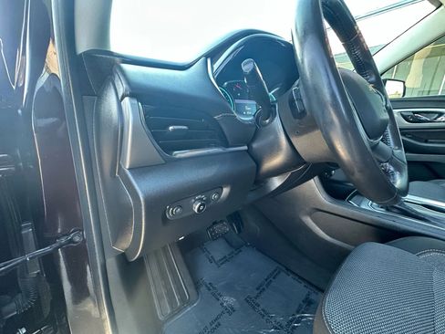 Used 2020 Chevrolet Traverse LT FWD image 12