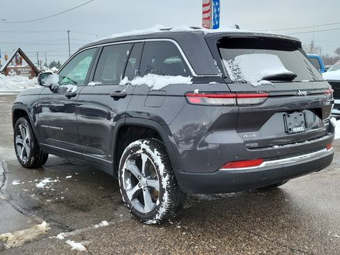 Used 2024 Jeep Grand Cherokee Limited image 3