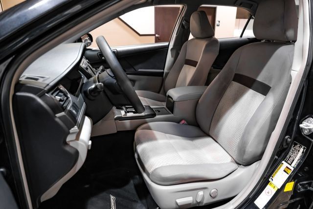 Used 2012 Toyota Camry LE FWD image 33