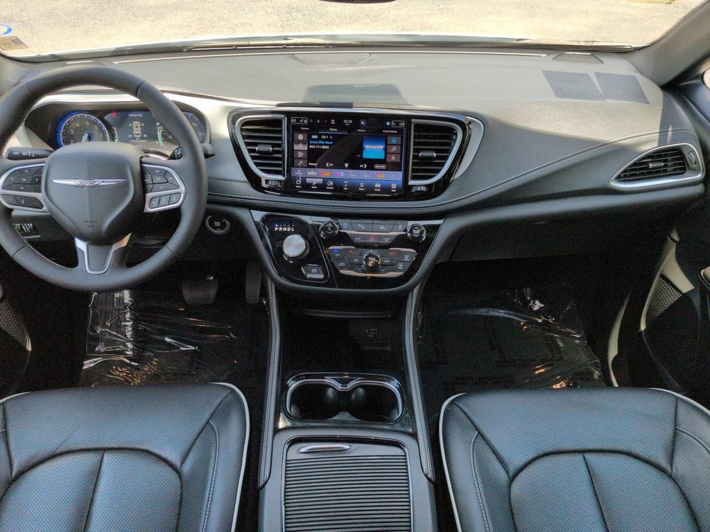 Used 2026 Chrysler Pacifica Limited FWD image 15
