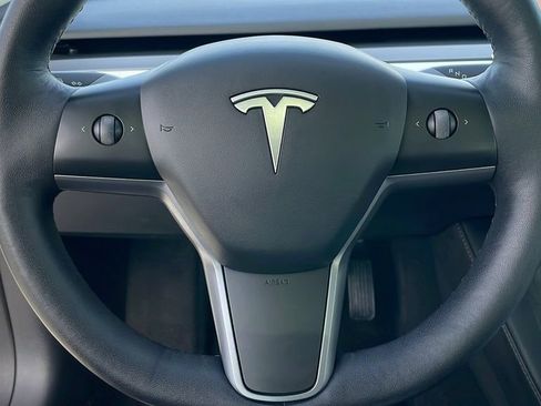 Used 2022 Tesla Model 3 Standard Range image 17