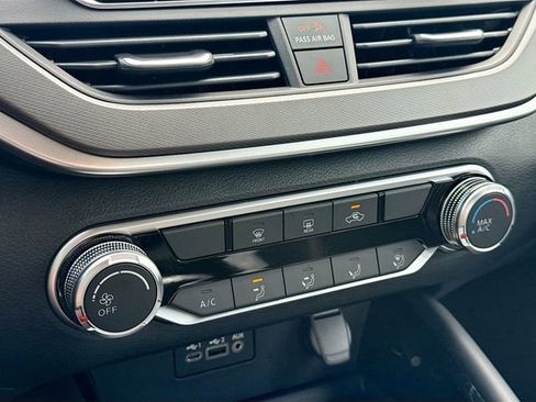 New 2025 Nissan Altima 2.5 SR image 10