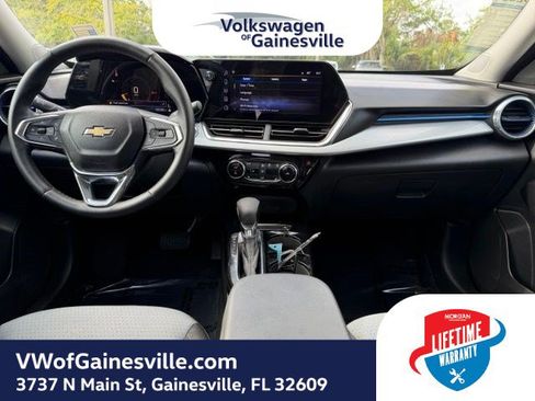 Used 2025 Chevrolet Trax LT w/ LT Convenience Package FWD image 13
