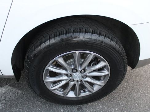 Used 2022 Buick Enclave Essence image 18