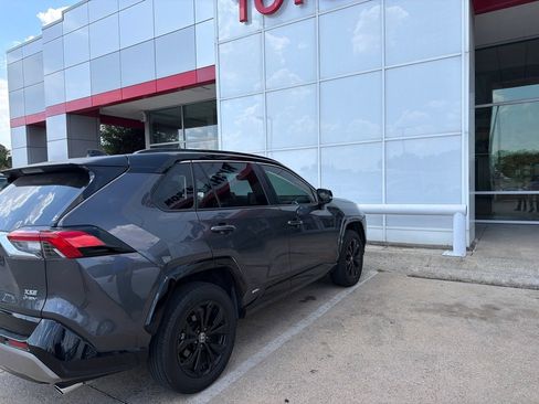 Used 2025 Toyota RAV4 XSE AWD/4WD image 3