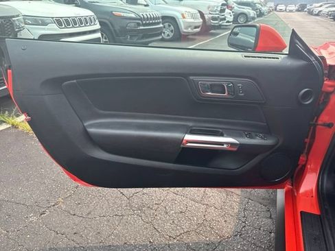 Used 2016 Ford Mustang Coupe RWD image 9