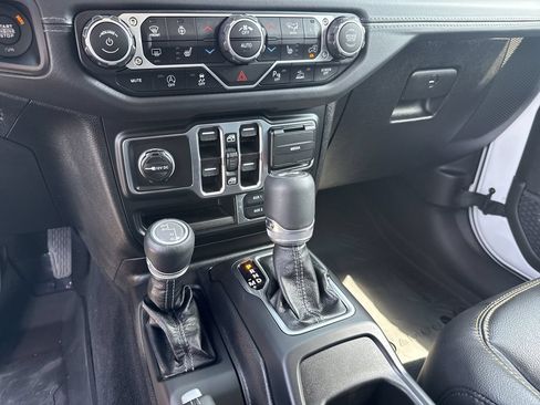 Used 2025 Jeep Wrangler Unlimited Sahara AWD/4WD image 34