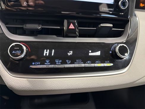 Used 2022 Toyota Corolla LE image 21