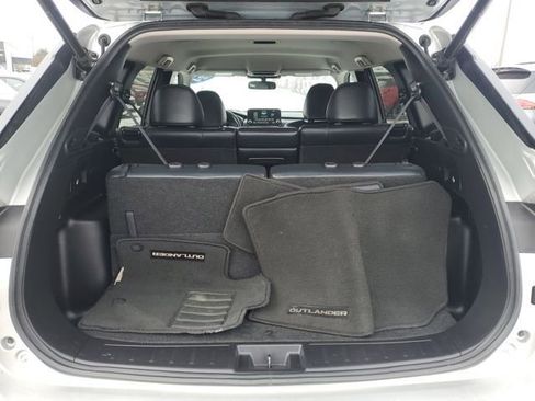 Used 2024 Mitsubishi Outlander SE image 32