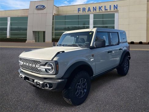 New 2025 Ford Bronco Badlands image 3