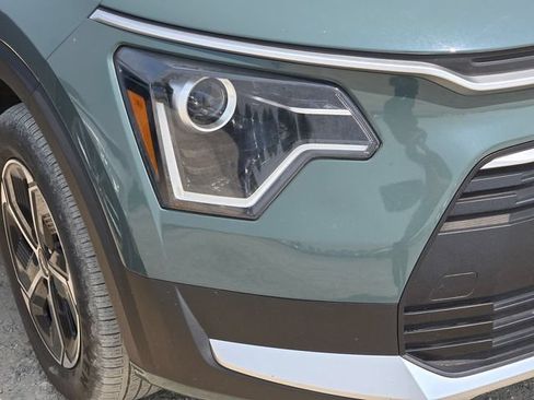 Certified 2024 Kia Niro EX FWD image 4