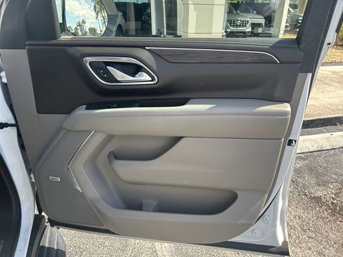 Used 2022 Chevrolet Suburban LT RWD image 6