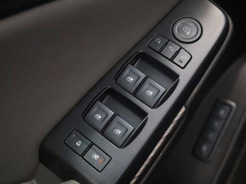 Used 2018 Chevrolet Tahoe LT w/ Luxury Package AWD/4WD image 17