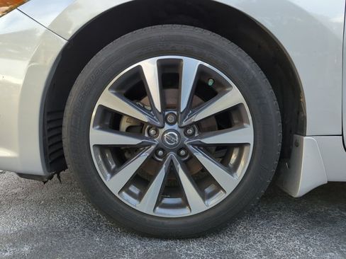 Used 2017 Nissan Altima 2.5 SL w/ 2.5 Technology Package FWD image 14