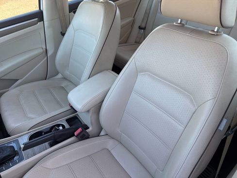 Used 2018 Volkswagen Passat 2.0T SE image 20