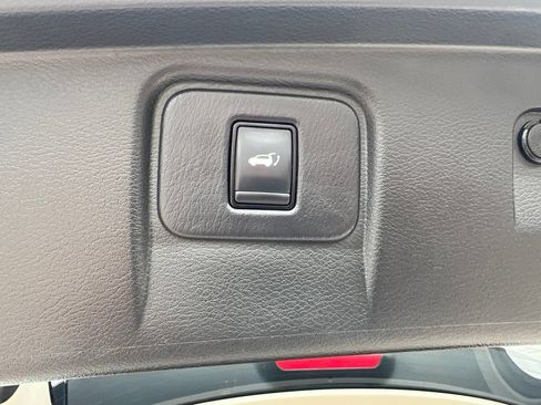 Used 2018 Nissan Murano SL w/ Cargo Package FWD image 14